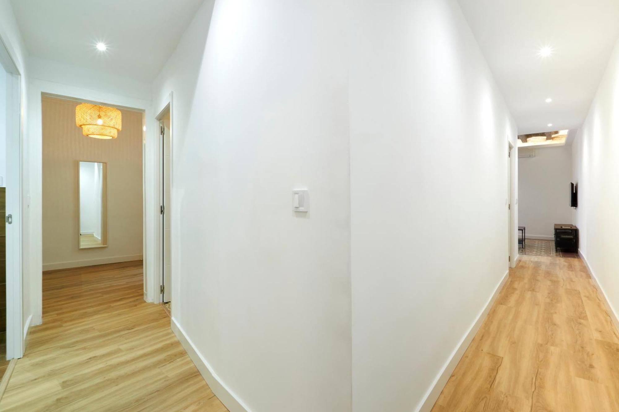 Comfortable Apartment Next To Apolo Theater Барселона Экстерьер фото