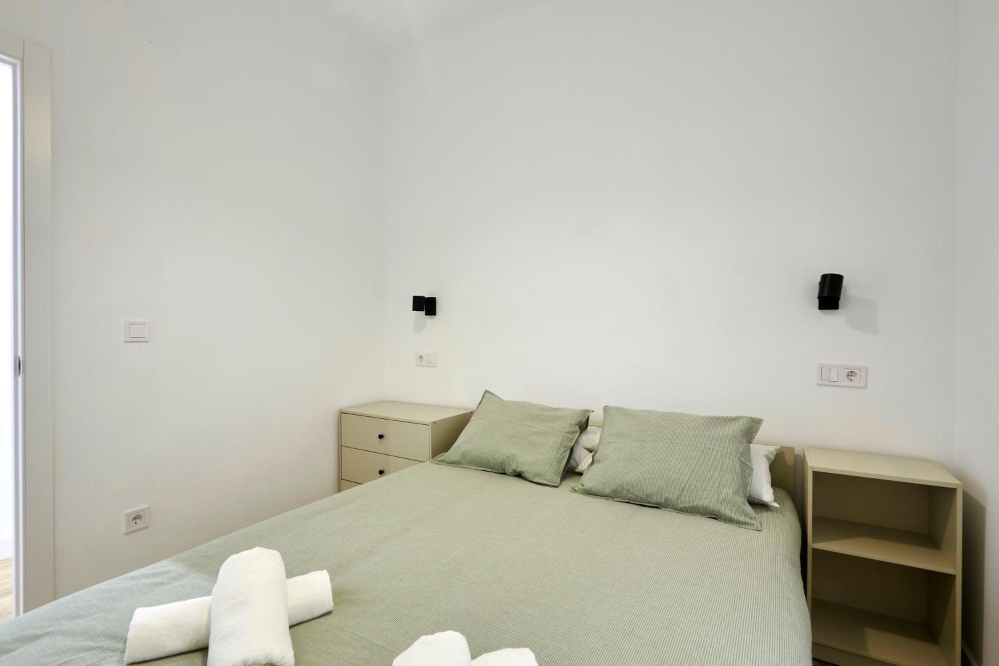 Comfortable Apartment Next To Apolo Theater Барселона Экстерьер фото