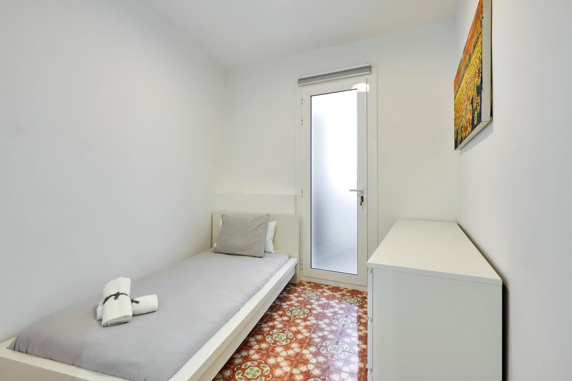 Comfortable Apartment Next To Apolo Theater Барселона Экстерьер фото